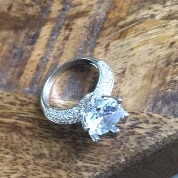 New 925 Silver Round Cut White Sapphire Ring - Picture 5 of 5